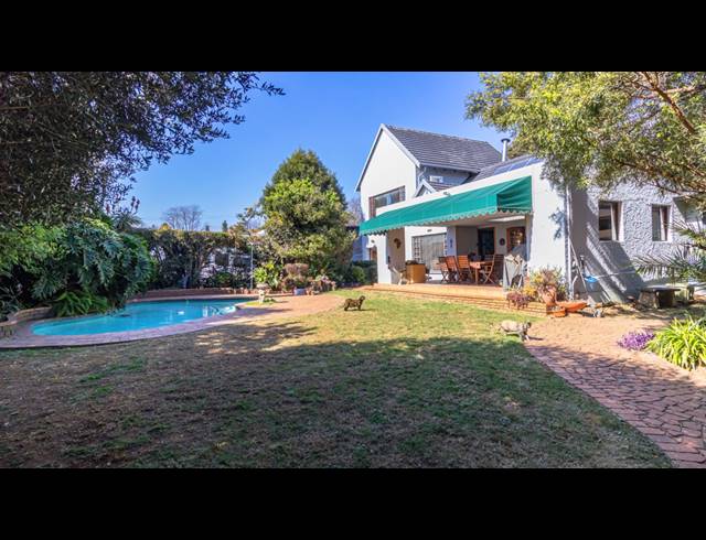 3 BEDROOM FREEHOLD FOR SALE IN HIGHWAY GARDENS